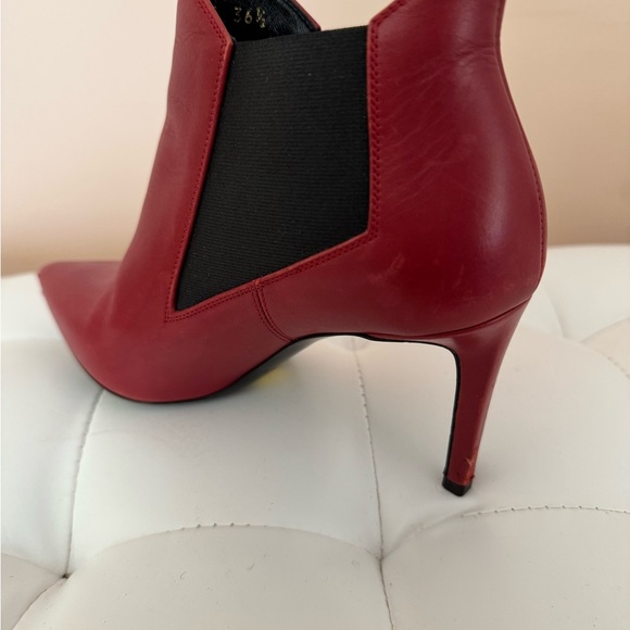 YSL Yves Saint Laurent Elegant Red Ankle Boots. Paris. Leather.
Size 6 - 6.5 - Picture 5 of 15
